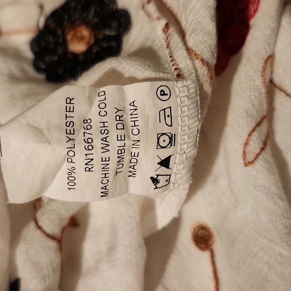 5 Parami design white and red and blue embroidery size 1x - Picture 6 of 6